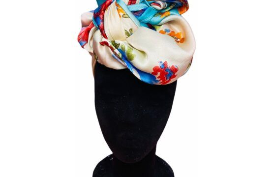 Rollup Couture Pañuelo Mediano Crepe – Azul Celeste y Blanco con Flores Multicolor