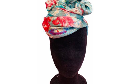 Rollup Couture Pañuelo Mediano Crepe – Azul Celeste con Flores Rosas