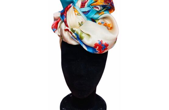 Rollup Couture Pañuelo Pequeño Crepe – Azul Celeste y Blanco con Flores Multicolor