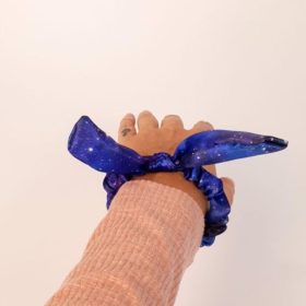 AntiFrizz Scrunchie Azul Marino con Lazo