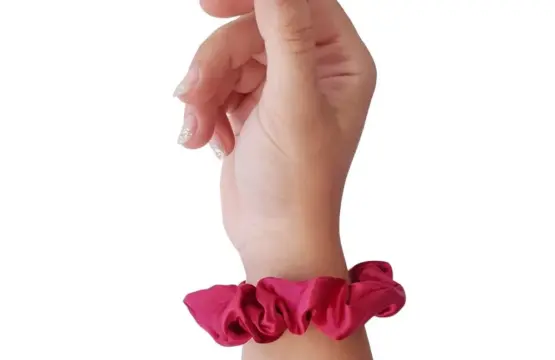 Soulta Scrunchie de Satén Fucsia