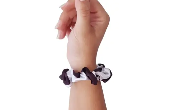 Soulta Scrunchie de Satén Patrón Vaca