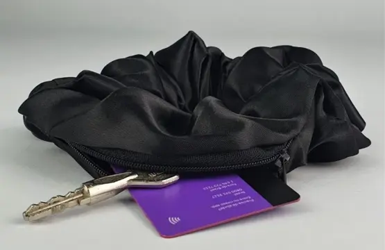 Soulta Scrunchie Secret de Satén Negro
